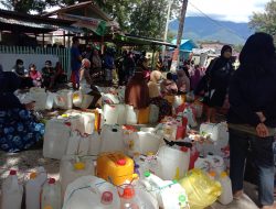 Warga Palu Kembali Berebut Minyak Goreng Curah