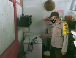 Warga Toili Ditemukan Tewas Memegang Mikrofon di Warung