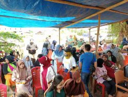 Relawan Wahyu Hidayat Berbagi Sembako di Ganda-Ganda