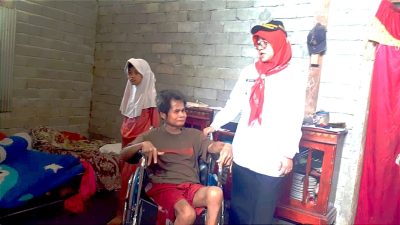 Wabup Pasangkayu Bantu Korban Kebakaran dan Penyandang Disabilitas di Duripoku