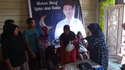 Antusias Warga Terima Sembako Dari Relawan WHS