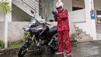 Honda Bagi Tips Riding Aman Saat Hujan