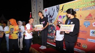 Dua Siswa SMAN 3 Palu Raih Emas dan Perak di Kejuaraan Panjat Tebing Tingkat Nasional