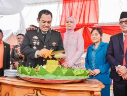 Upacara HUT Bhayangkara ke 77 di Morowali Utara Diakhiri dengan Tarian Dero Massal