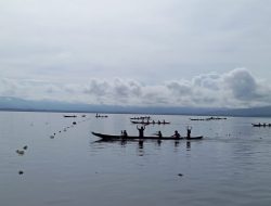 Lomba Dayung Perahu Tradisional Curi Perhatian Bupati Sigi