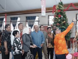 Wabup Sigi Swafoto Bersama Pejabat, Momen Kebersamaan pada Perayaan Natal dan Tahun Baru POPTKK