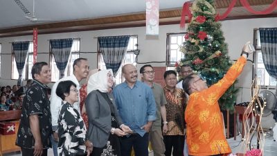 Wabup Sigi Swafoto Bersama Pejabat, Momen Kebersamaan pada Perayaan Natal dan Tahun Baru POPTKK