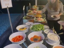 Rasakan Keindahan Malam Minggu dengan ‘Sea Lay Roast Nite’ dan Promo ‘Stay & Sing’ di Swiss-Belhotel Silae Palu