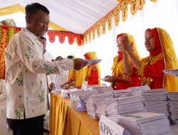 Gubernur Rusdy Mastura Mencoblos di TPS 2 Lagarutu Kelurahan Tanamodindi