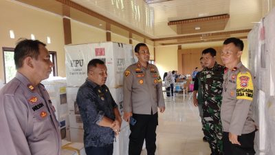 Kapolres Morowali Utara Memantau Pergeseran Kotak Suara ke PPK