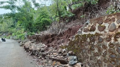 Tanggul Penyanggah Kuburan Roboh karena Banjir, Desa Kolo Bawah Minta Perhatian Pemerintah