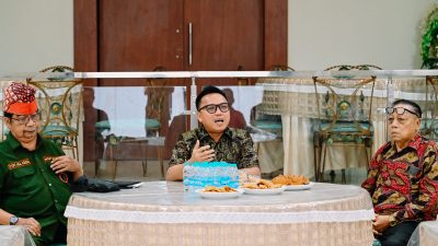 TOKOH ADAT