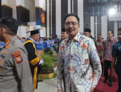 Yus Mangun Hadiri Wisuda Untad