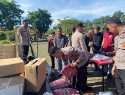 Polres Morut Bagikan Kaporlap kepada Personel Pengamanan TPS