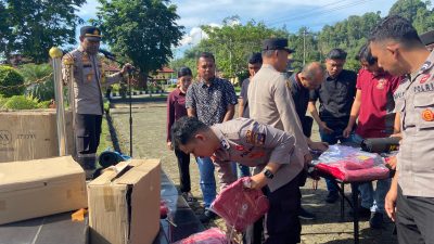 Polres Morut Bagikan Kaporlap kepada Personel Pengamanan TPS