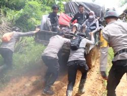 Kapolres Pasangkayu Kawal Langsung Distribusi Logistik Pilkada ke Wilayah Pedalaman