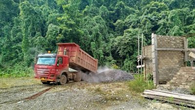 PT GNI Bantu Penimbunan Pembangunan Masjid Arahman Tanauge