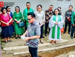 Bupati Morowali Utara Letakkan Batu Pertama Konsistori GKST Baitani Wawopada