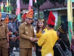 Bupati Delis Ajak Warga Lanumor Teladani Semangat Pendahulu di HUT ke-60 Desa dan Jemaat