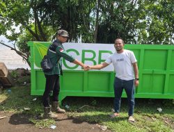PT CBP Serahkan Bak Sampah Berkapasitas Besar, Dorong Lingkungan Bersih di Desa Lalampu