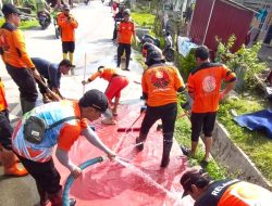 Wakil Ketua Fraksi PKS Takwin Tak Sekadar Meninjau, Ikut Jadi Relawan Banjir di Wani