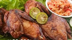 Hotel Santika Palu Sajikan Menu Spesial “Ayam Goreng Mohat”