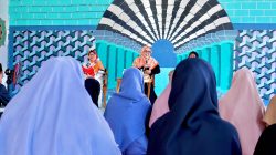 Di Depan GenZi, Bunda Wiwik Paparkan Materi Pentingnya Generasi Berakhlak
