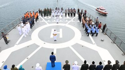 Tabur Bunga di Teluk Palu, Gubernur Anwar Hafid Apresiasi Kemanunggalan TNI AL Melalui Operasi Trisila-26