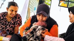 Bunda Wiwik Sapa Penyintas Gempa Sigi yang Baru Saja Melahirkan