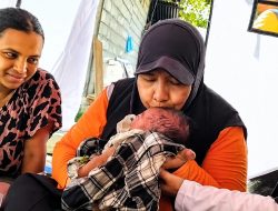 Bunda Wiwik Sapa Penyintas Gempa Sigi yang Baru Saja Melahirkan