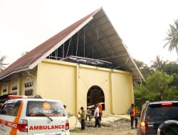 Turun Daerah Bencana, Relawan PKS Bersihkan Rumah Warga, Masjid hingga Gereja