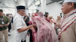 Gubernur Anwar Hafid Sambut Kepulangan Jamaah Haji Sulteng, Tangis Haru Pecah di Bandara Mutiara SIS Al-Jufri