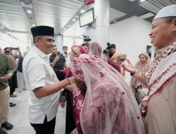 Gubernur Anwar Hafid Sambut Kepulangan Jamaah Haji Sulteng, Tangis Haru Pecah di Bandara Mutiara SIS Al-Jufri