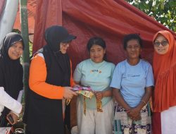 Bunda Wiwik Salurkan Bantuan Khusus untuk Perempuan-Anak di Kamarora