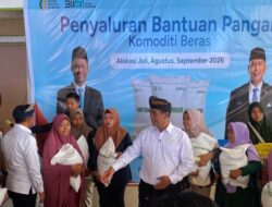Kepala Bapanas Hadir Bersama Bulog Salurkan Bantuan Pangan di Tirtasari Banggai