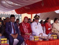 HUT ke-81 RI di Morut, Bupati Delis Serahkan Penghargaan, Santunan, dan Lepas Mahasiswa ke China
