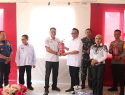 Bupati Morut Serahkan 82 APAR, Perkuat Pencegahan Kebakaran