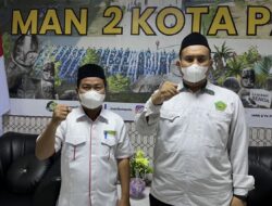 Kabut Asap Selimuti Palu, MAN 2 Kota Palu Bagikan Seribu Masker dan Terapkan Pembelajaran Daring