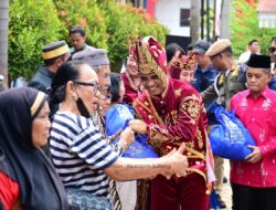 Berani Berbagi, Anwar Hafid Salurkan 5.000 Paket Sembako untuk Warga Morowali Utara
